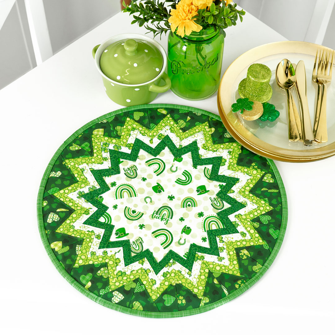 Point of View Folded Star Table Topper Kit - Lucky